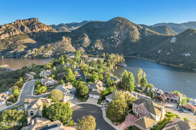 $2,575,000 | 930 Ravensbury Street, Lake Sherwood, CA 91361