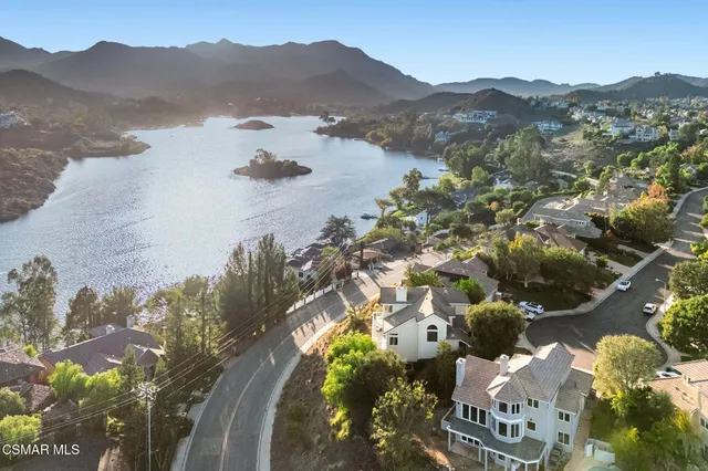 $2,575,000 | 930 Ravensbury Street, Lake Sherwood, CA 91361