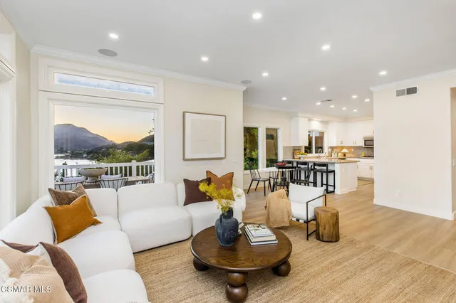 $2,575,000 | 930 Ravensbury Street, Lake Sherwood, CA 91361