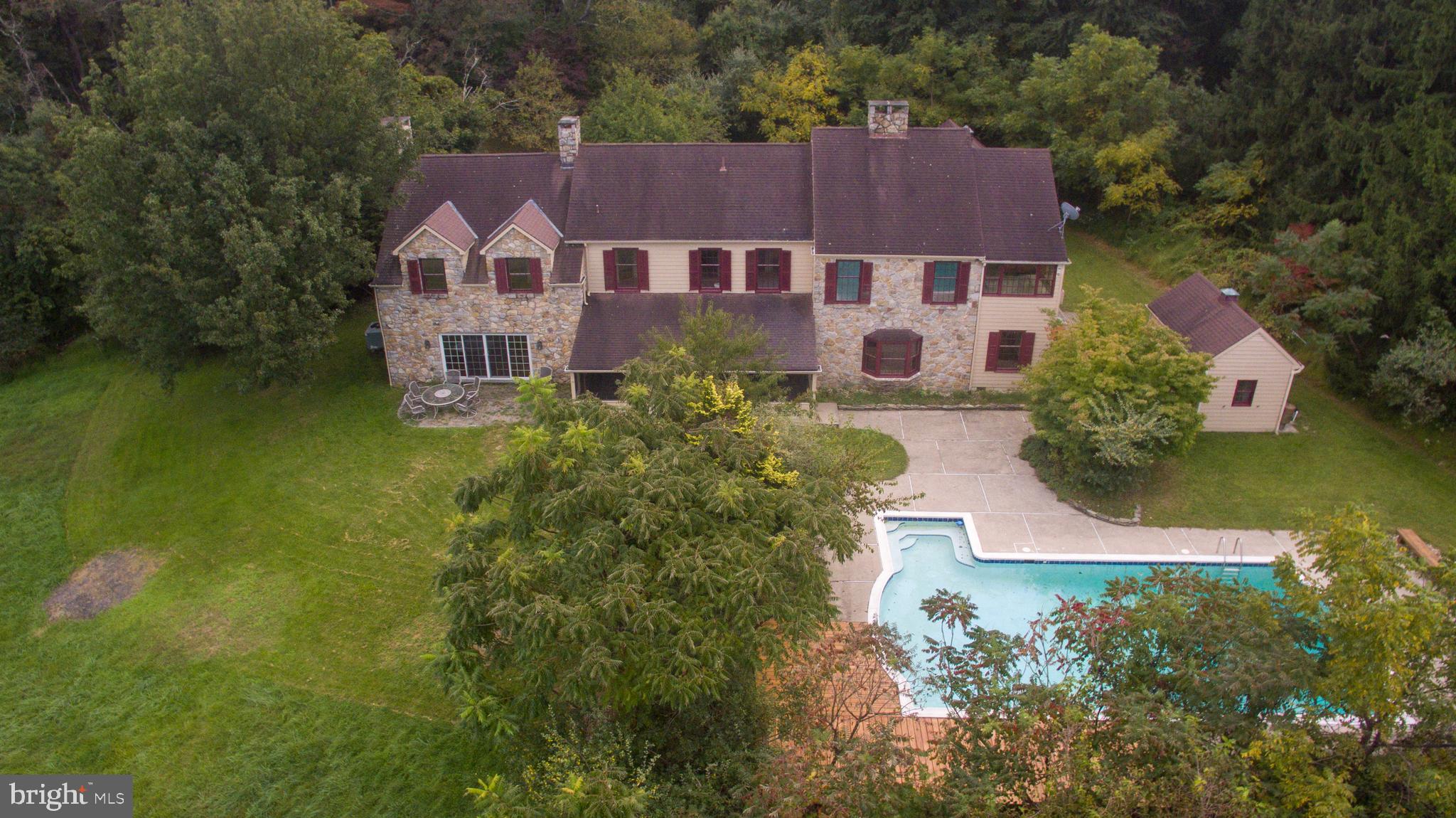 430 Hilltop Road Riegelsville, PA 18077 - Photo 4 of 56