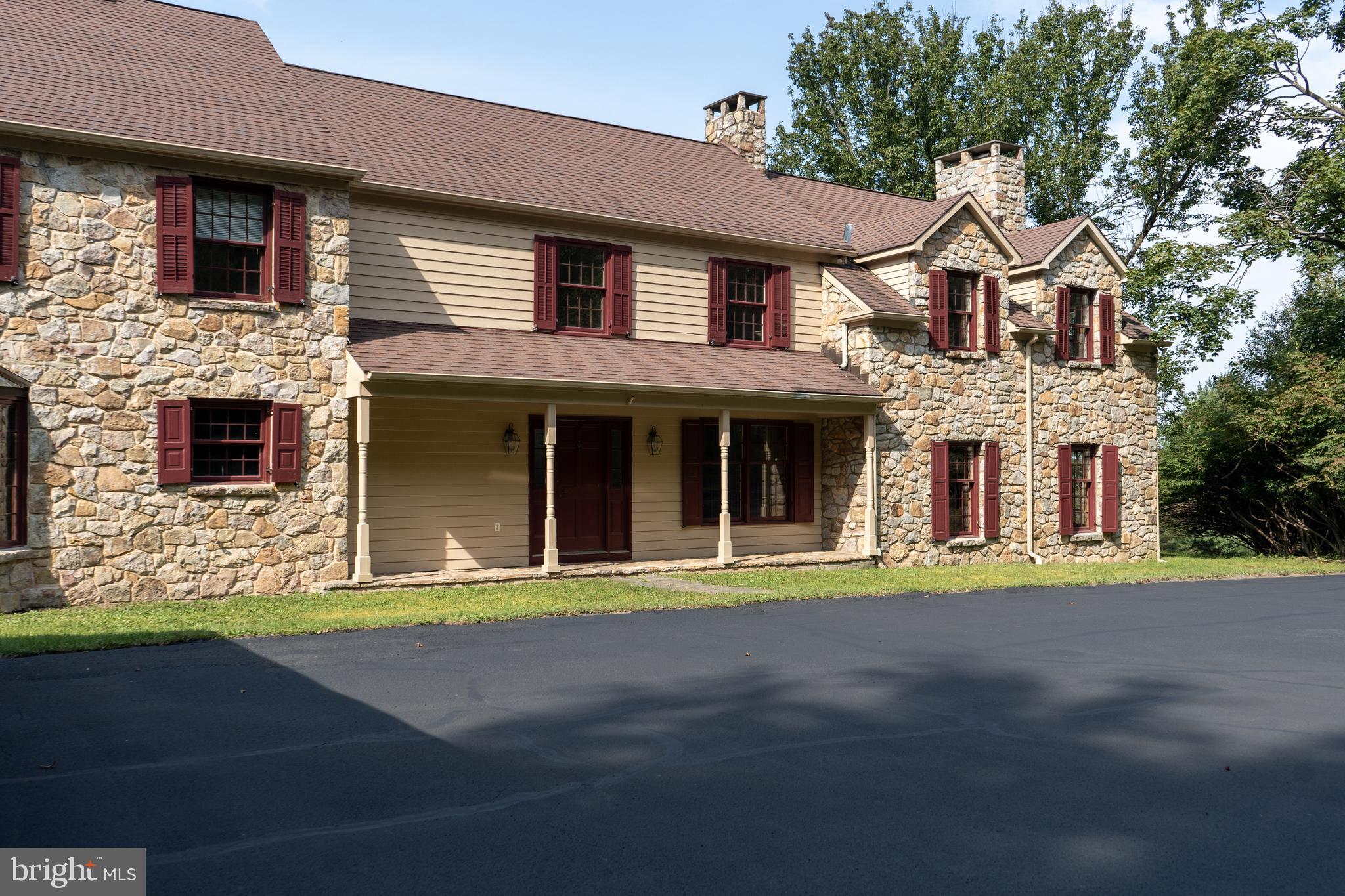 430 Hilltop Road Riegelsville, PA 18077 - Photo 5 of 56