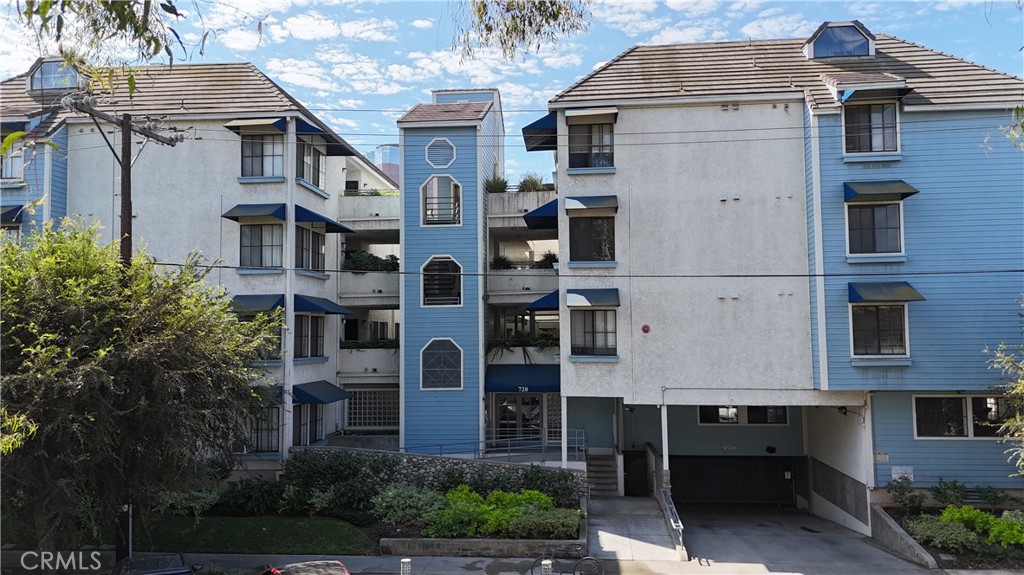 720 West 4th St Unit 111  