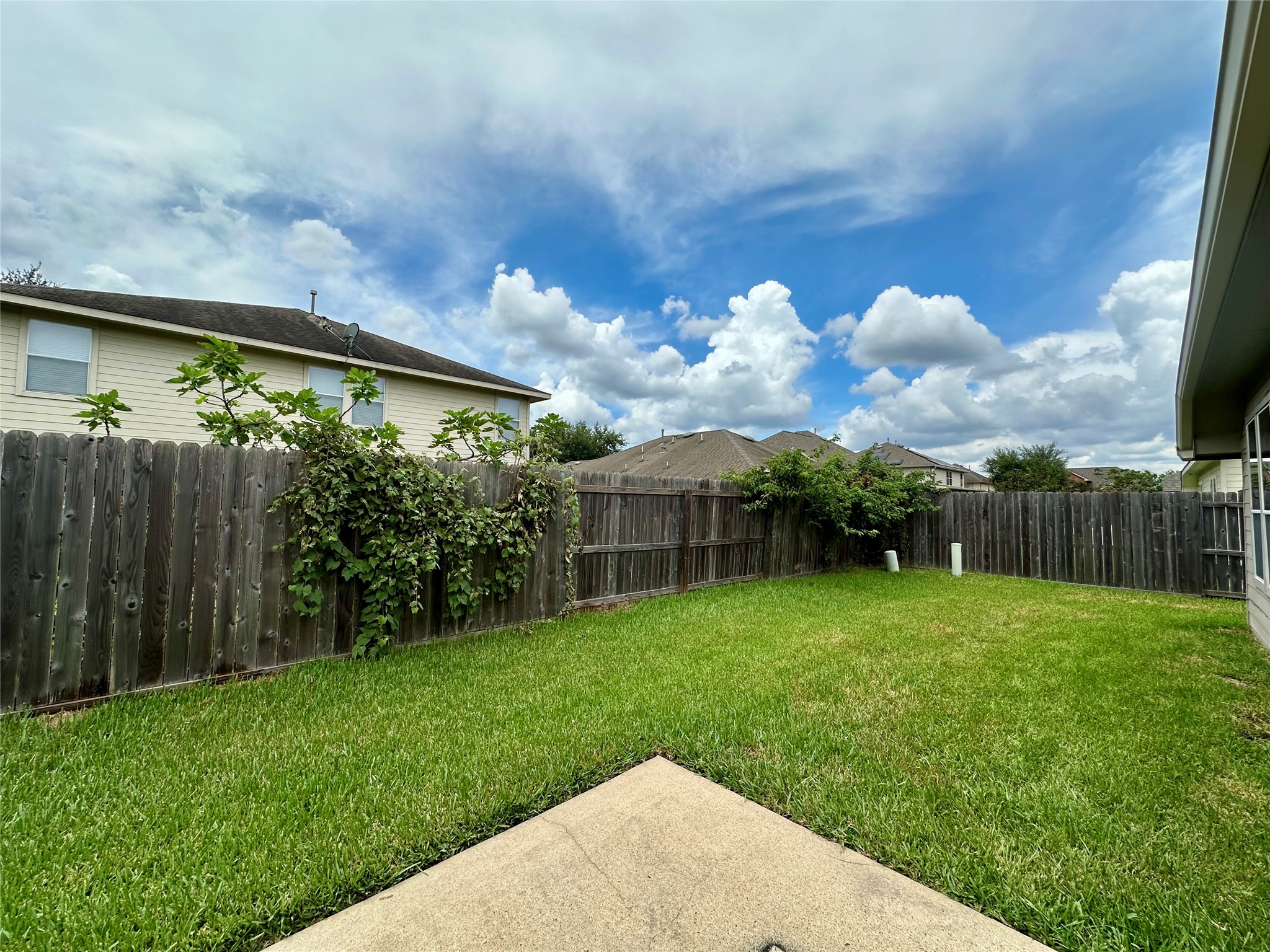 2608 Courtyard Lane Pearland, TX 77584 - Photo 20 of 25 Gallery Image 20