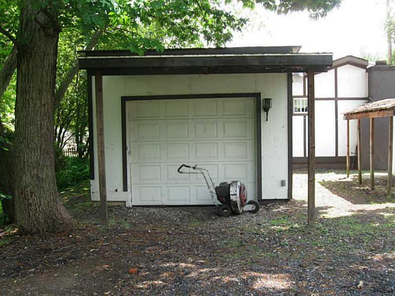 438 Beaver Street Rochester, PA 15074 - Photo 22 of 25 Parking Lot/Garage.