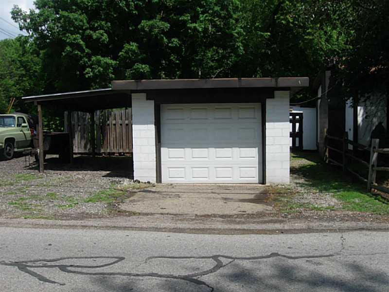 438 Beaver Street Rochester, PA 15074 - Photo 23 of 25 Parking Lot/Garage.