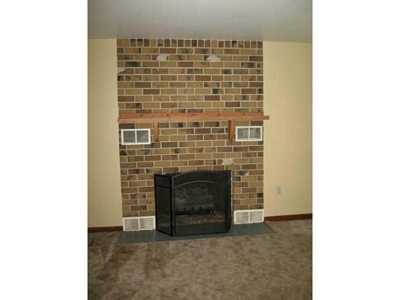 438 Beaver Street Rochester, PA 15074 - Photo 9 of 25 Living Room.