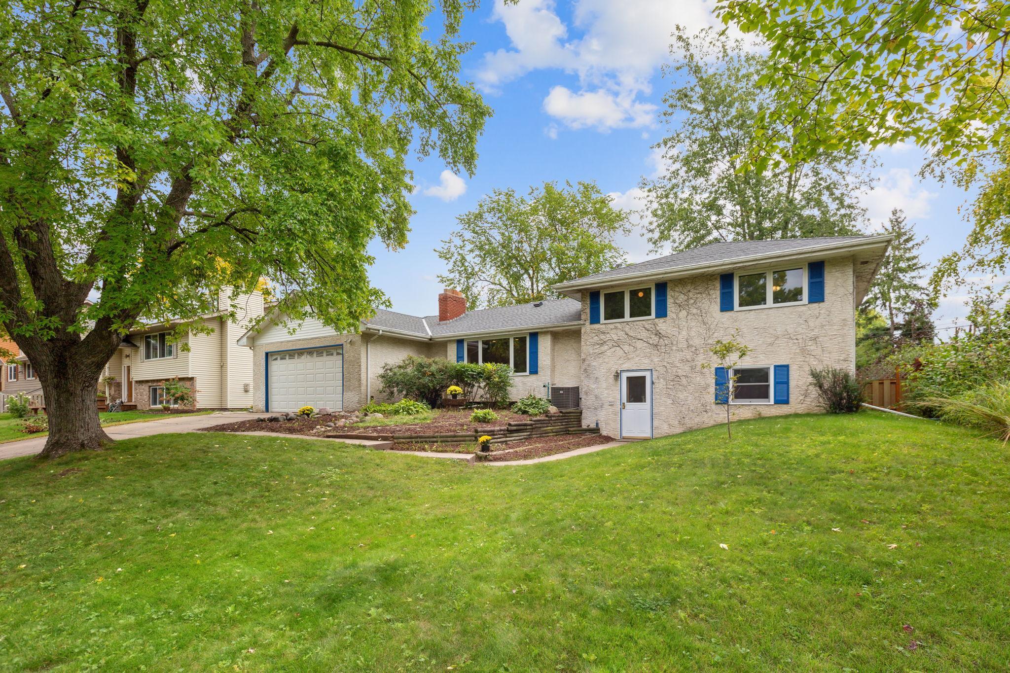 960 Cobb Road Shoreview, MN 55126 - Photo 4 of 37 Gallery Image 4