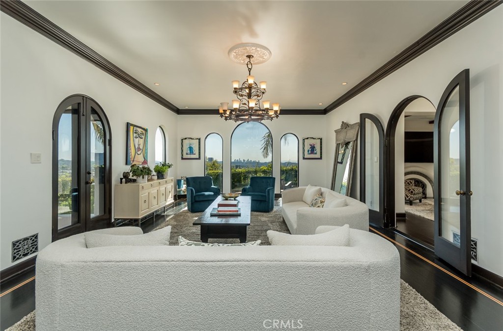 330 Kempton Road Glendale, CA 91202 - Photo 6 of 75 Gallery Image 6