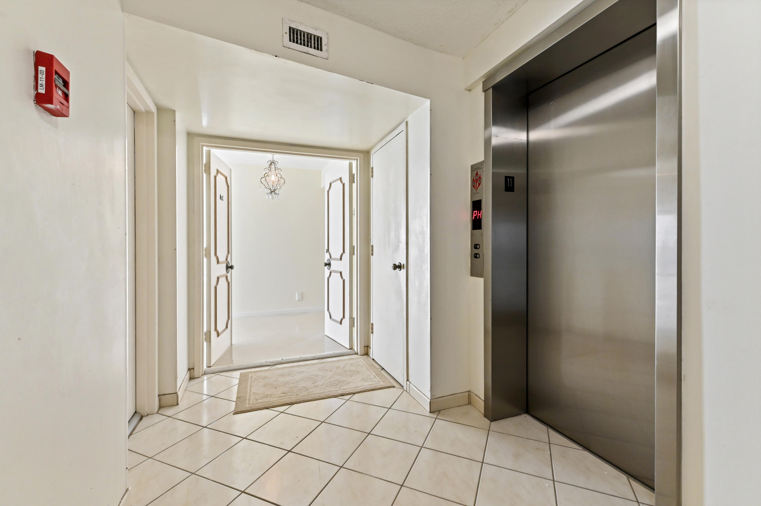 2800 South Ocean Boulevard, Unit 11M Boca Raton, FL 33432 - Photo 2 of 65 Semi Private Elevator Lobby