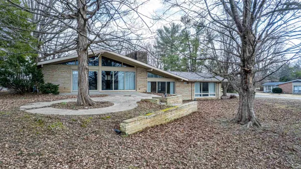 $359,000 | 414 Riverwood Drive, Petersburg, IN 47567