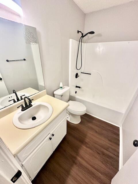 423 John King Road Crestview, FL 32539 - Photo 23 of 28 Hall bathroom