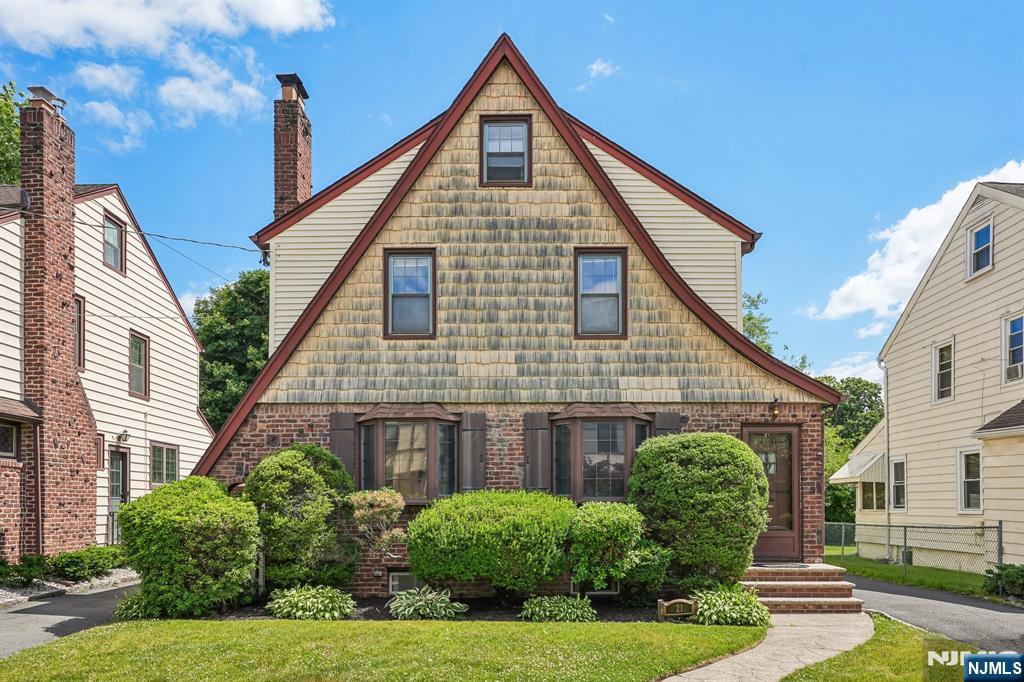 21 Ferncliff Road Bloomfield, NJ 07003 - Photo 1 of 46