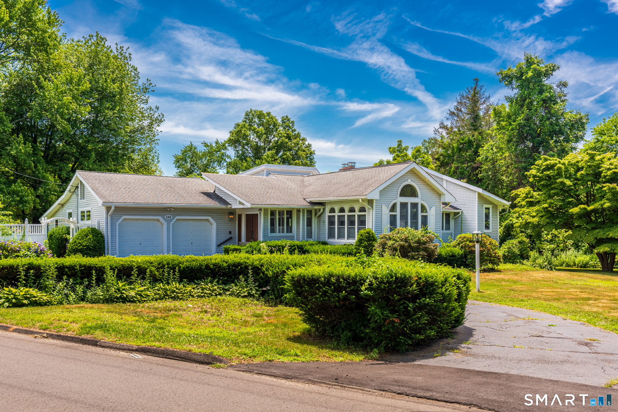 142 Williams Road Trumbull, CT 06611 - Photo 3 of 40