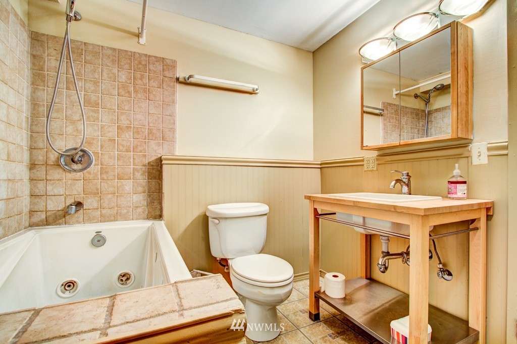 9411 216th Street Southwest Edmonds, WA 98020 - Photo 16 of 20 Gallery Image 16