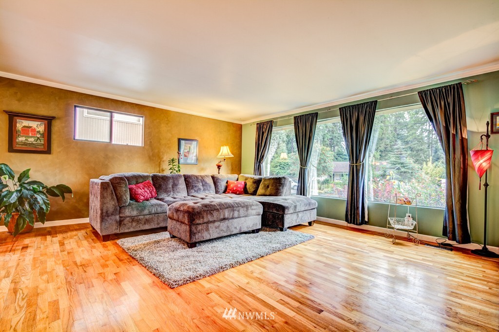 9411 216th Street Southwest Edmonds, WA 98020 - Photo 3 of 20 Gallery Image 3