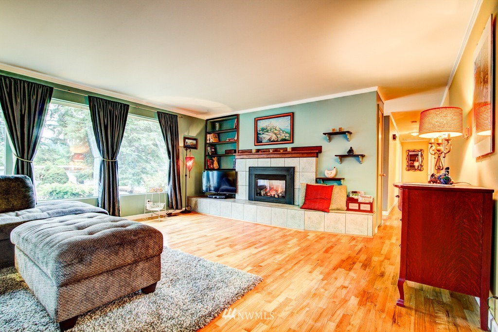 9411 216th Street Southwest Edmonds, WA 98020 - Photo 5 of 20 Gallery Image 5