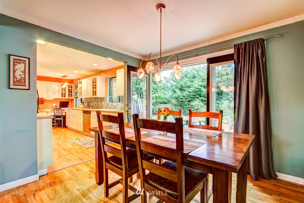 9411 216th Street Southwest Edmonds, WA 98020 - Photo 6 of 20 Gallery Image 6