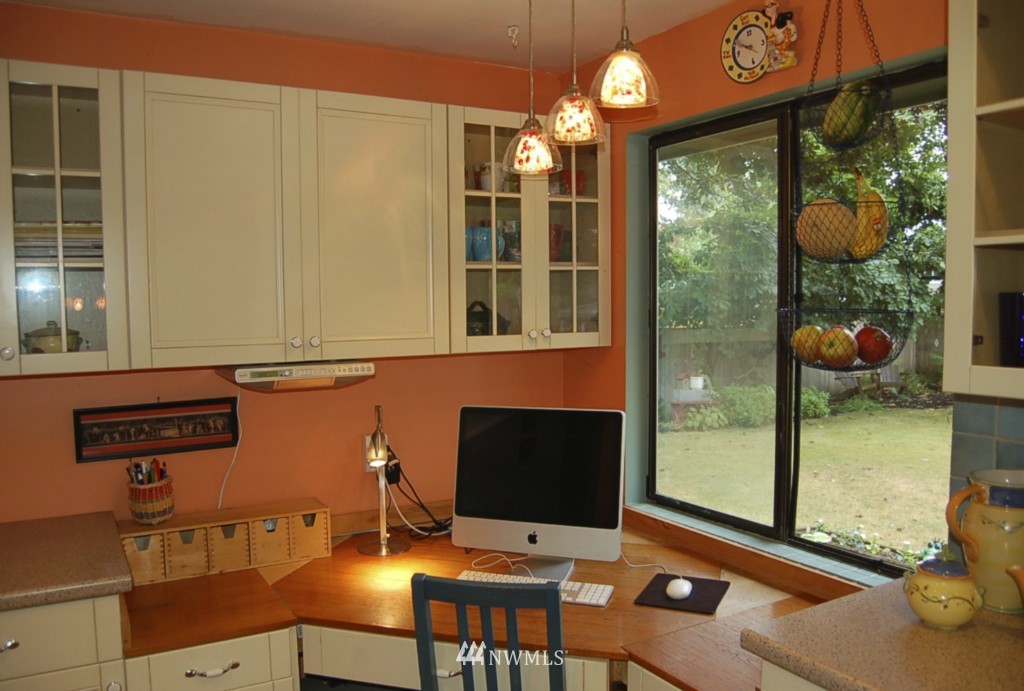 9411 216th Street Southwest Edmonds, WA 98020 - Photo 8 of 20 Gallery Image 8