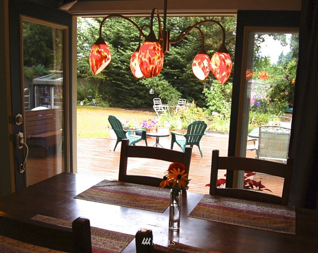 9411 216th Street Southwest Edmonds, WA 98020 - Photo 9 of 20 Gallery Image 9