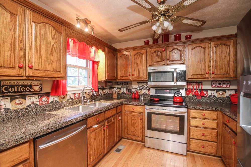 212 Old Shannon Road Lebanon, TN 37090 - Photo 3 of 28 Gallery Image 3