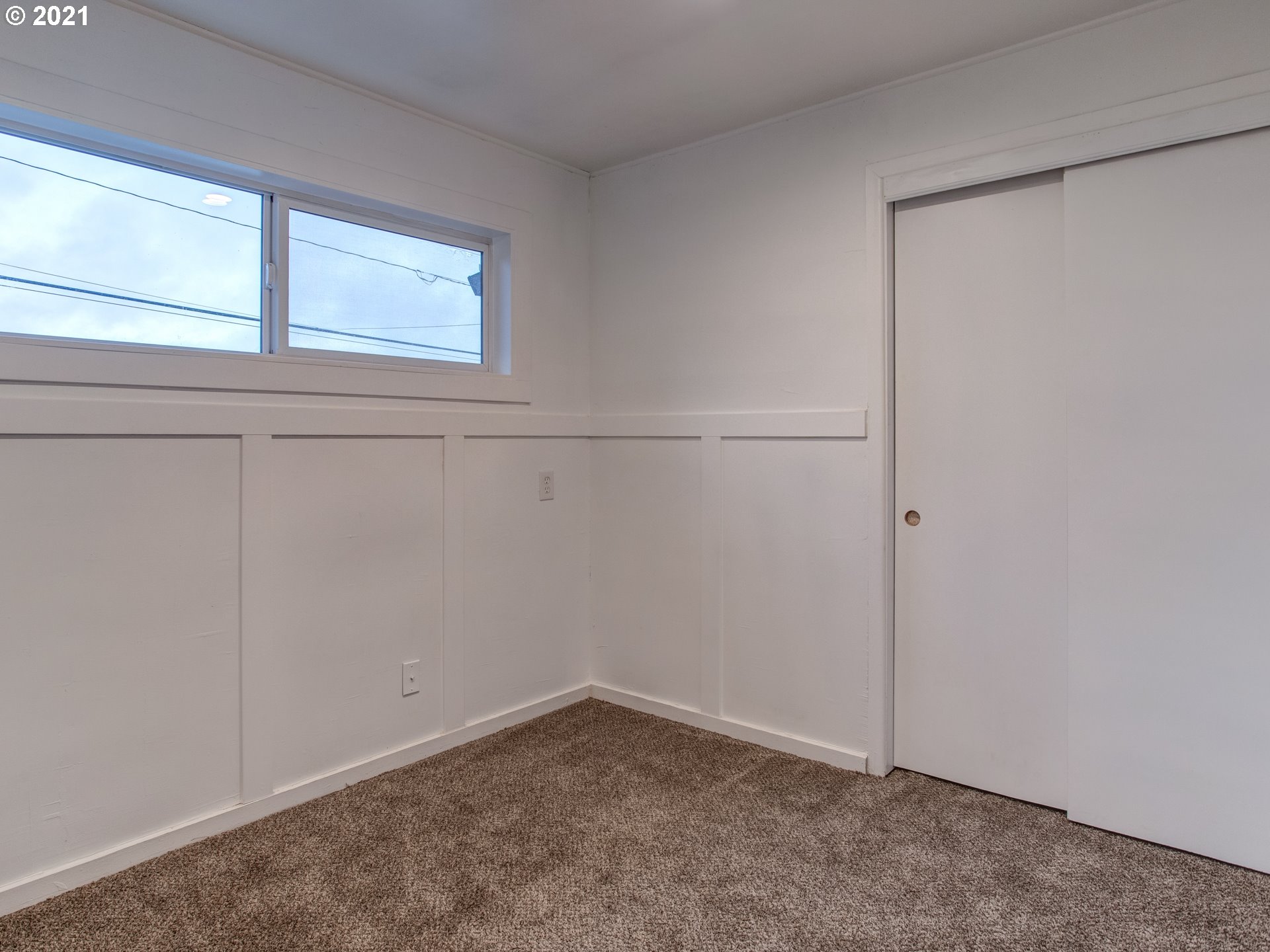 2517 Northeast 199th Street Ridgefield, WA 98642 - Photo 19 of 25 an empty room with a window