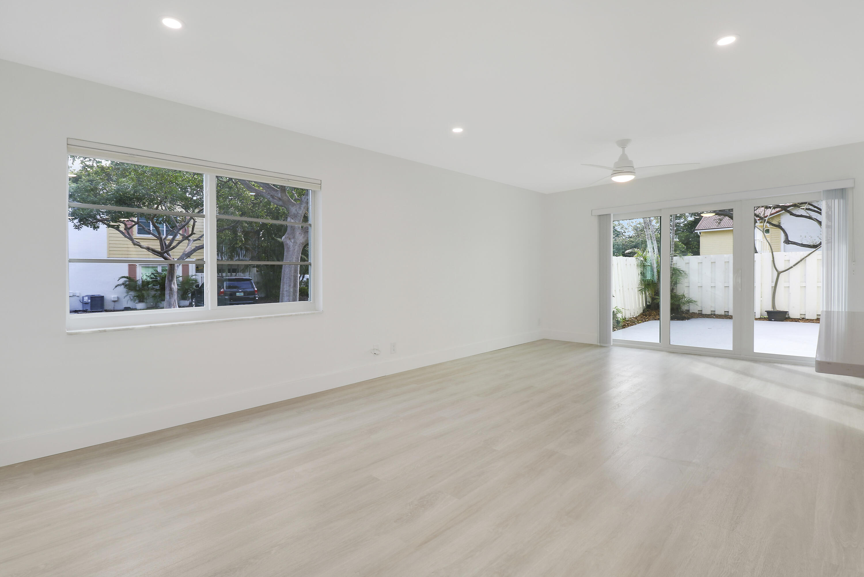 153 Seabreeze Circle Jupiter, FL 33477 - Photo 11 of 38 House1-5