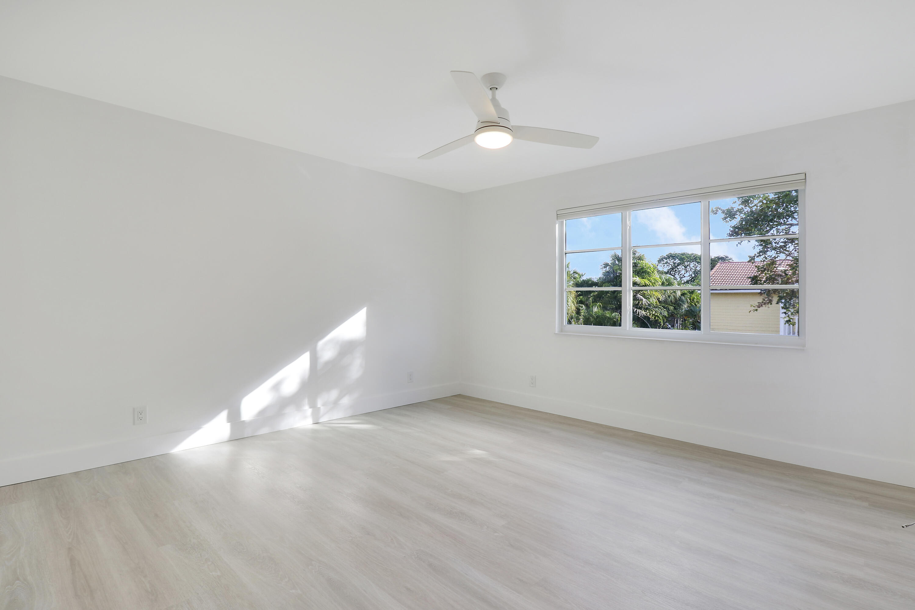 153 Seabreeze Circle Jupiter, FL 33477 - Photo 14 of 38 House1-15