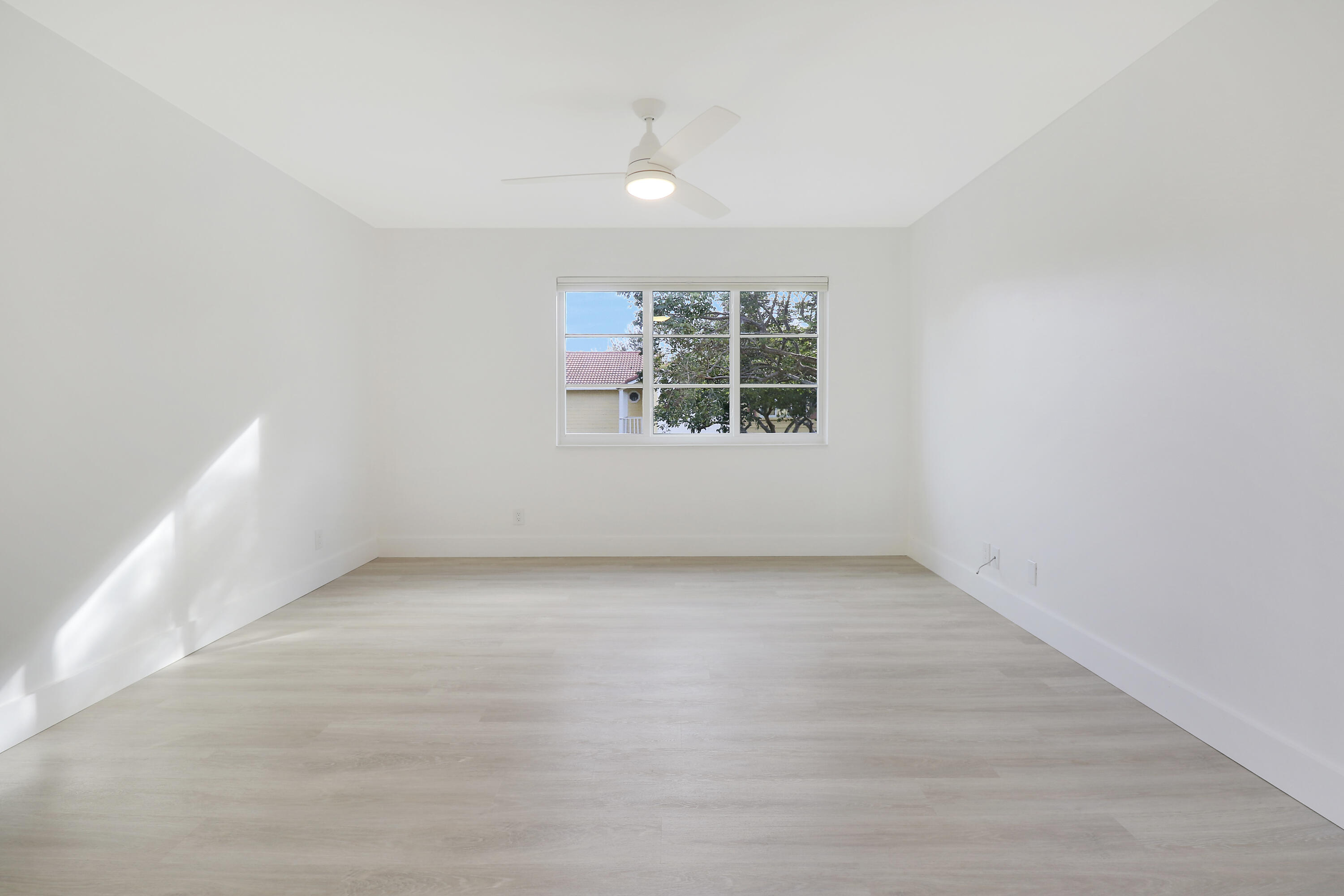 153 Seabreeze Circle Jupiter, FL 33477 - Photo 15 of 38 House1-16