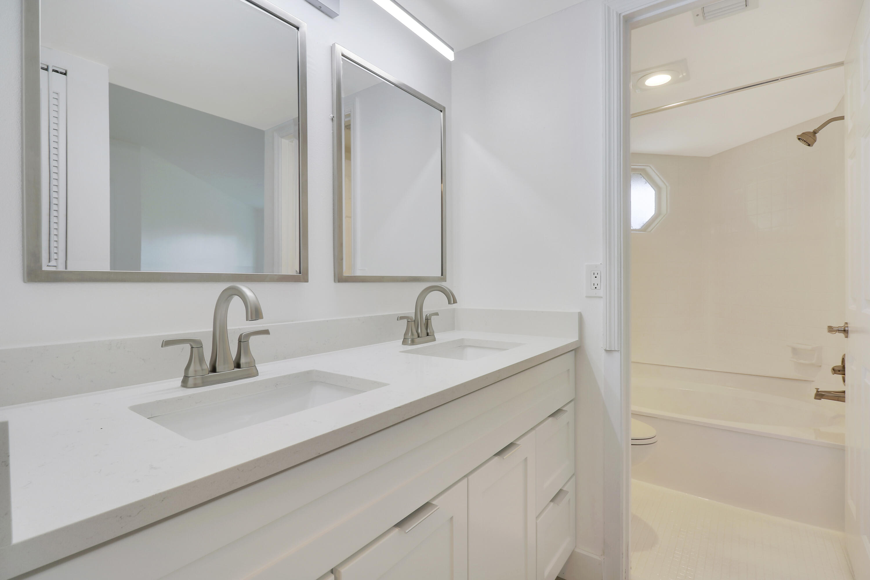 153 Seabreeze Circle Jupiter, FL 33477 - Photo 17 of 38 House1-19