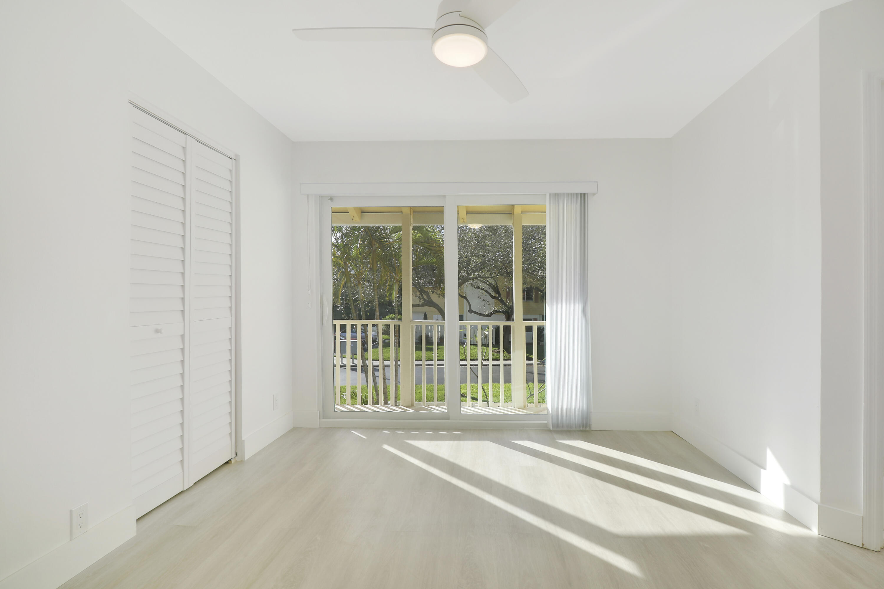 153 Seabreeze Circle Jupiter, FL 33477 - Photo 20 of 38 House1-24