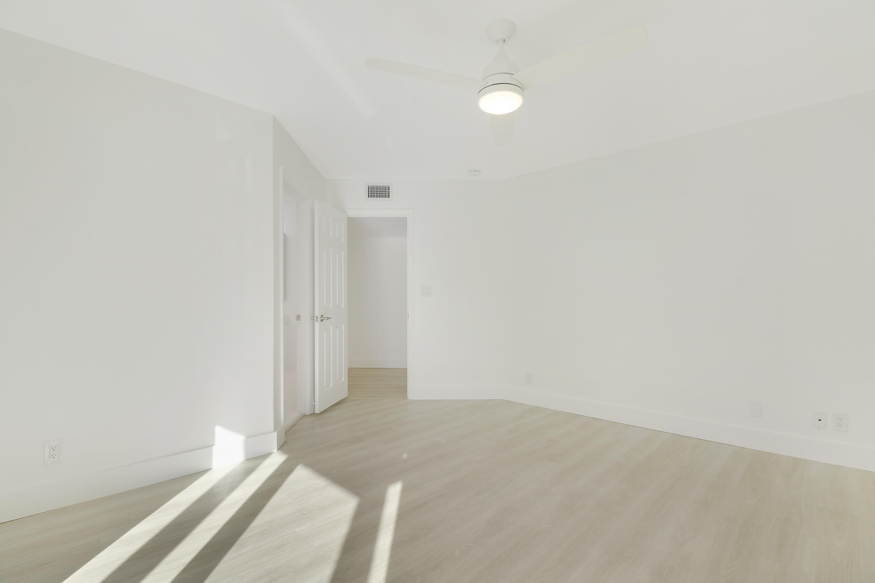 153 Seabreeze Circle Jupiter, FL 33477 - Photo 21 of 38 House1-25