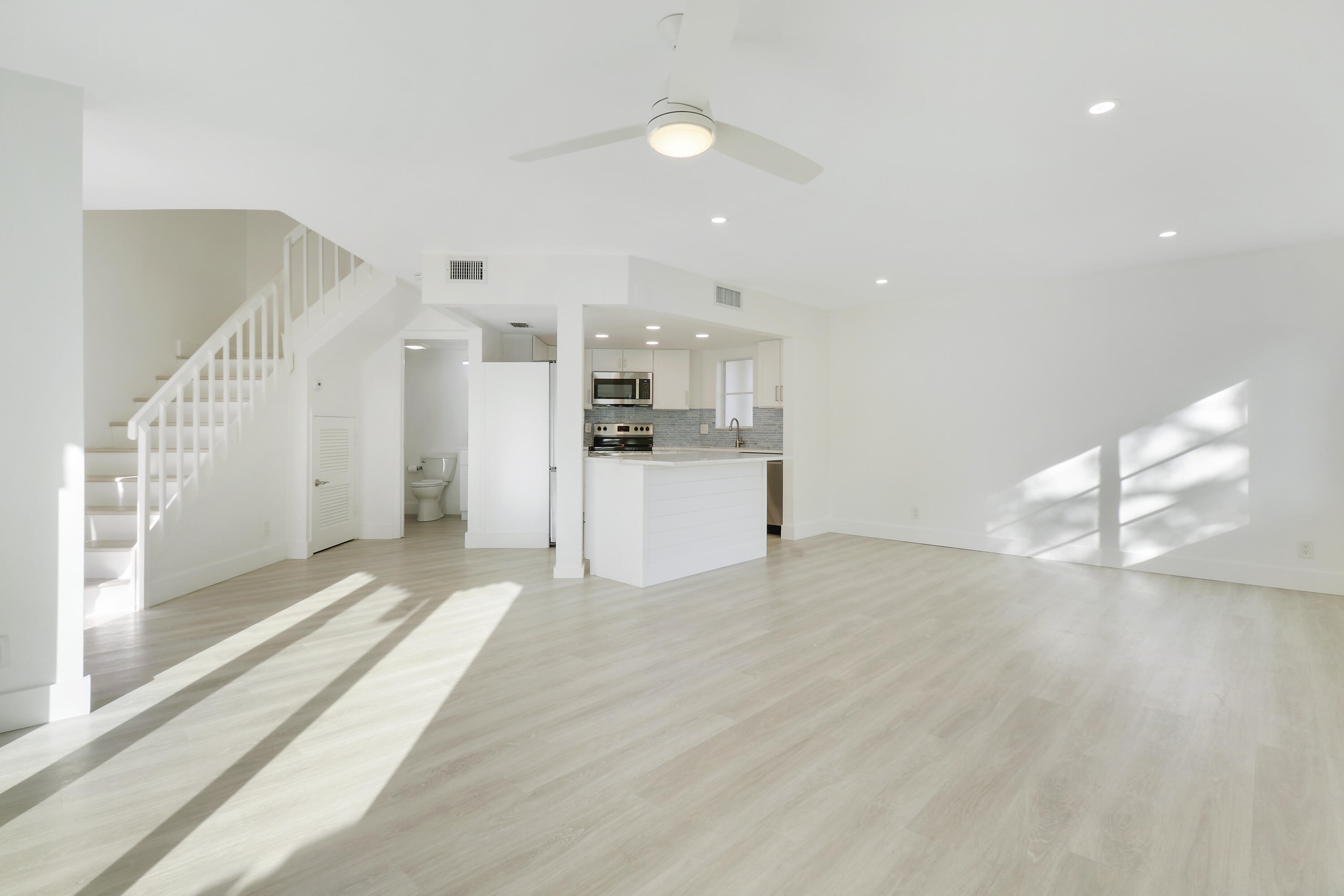 153 Seabreeze Circle Jupiter, FL 33477 - Photo 4 of 38 House1-4