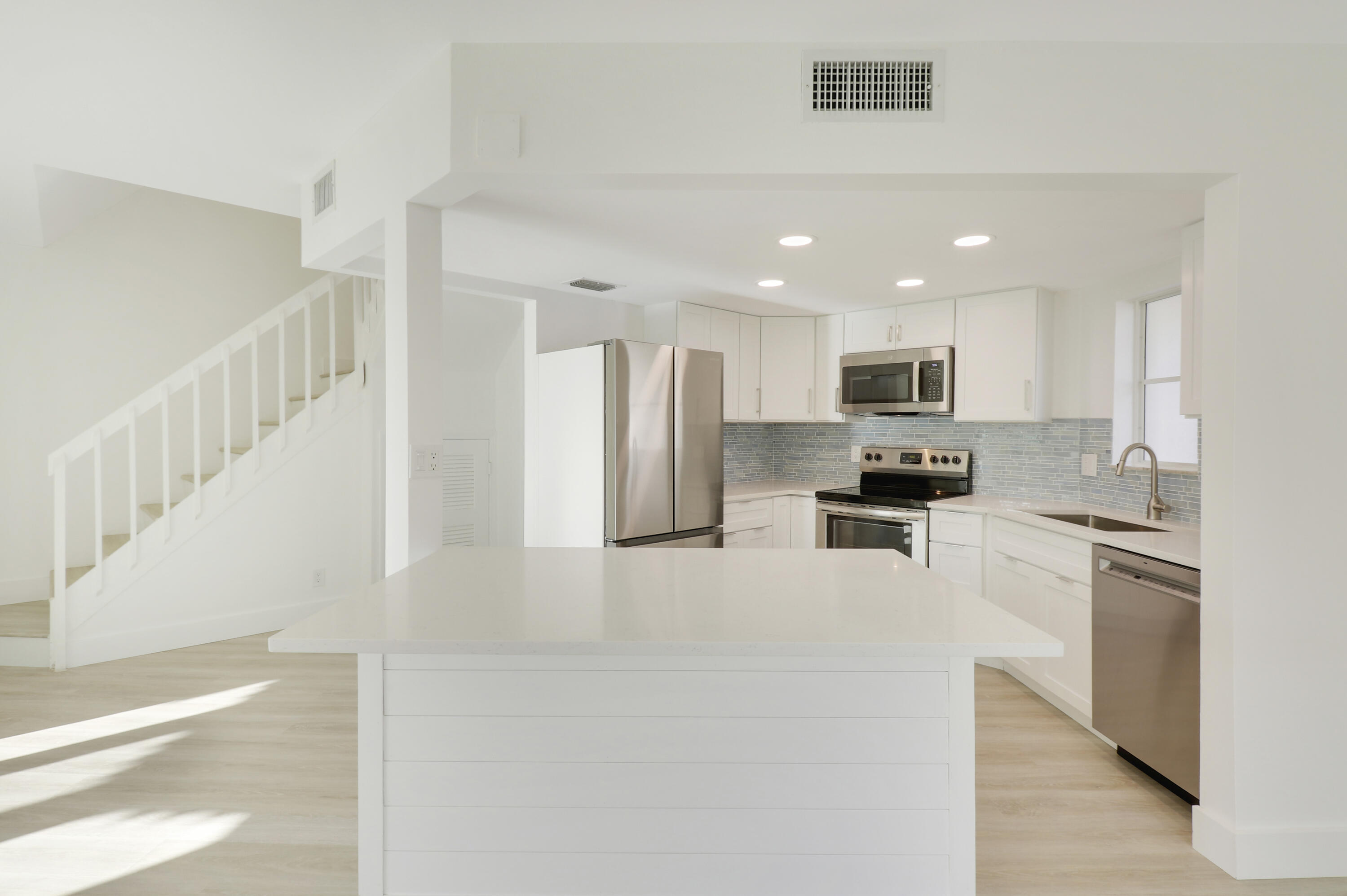 153 Seabreeze Circle Jupiter, FL 33477 - Photo 6 of 38 House1-10