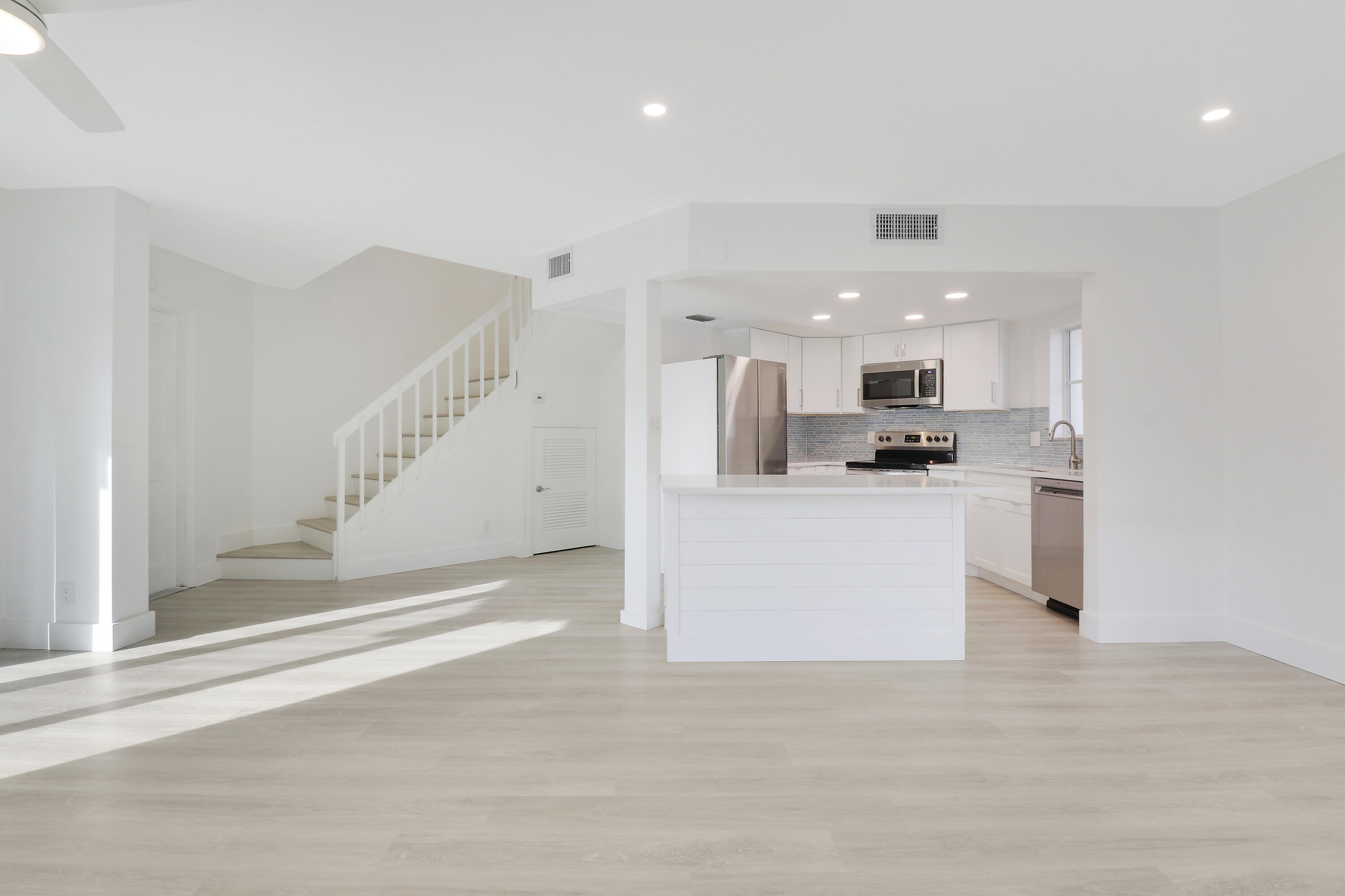 153 Seabreeze Circle Jupiter, FL 33477 - Photo 7 of 38 House1-7