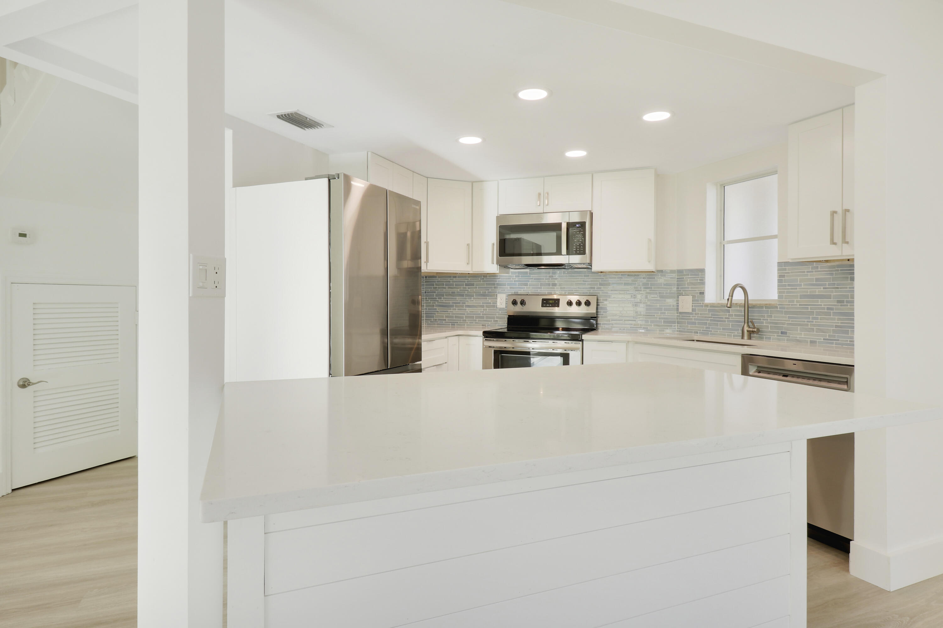 153 Seabreeze Circle Jupiter, FL 33477 - Photo 8 of 38 House1-11