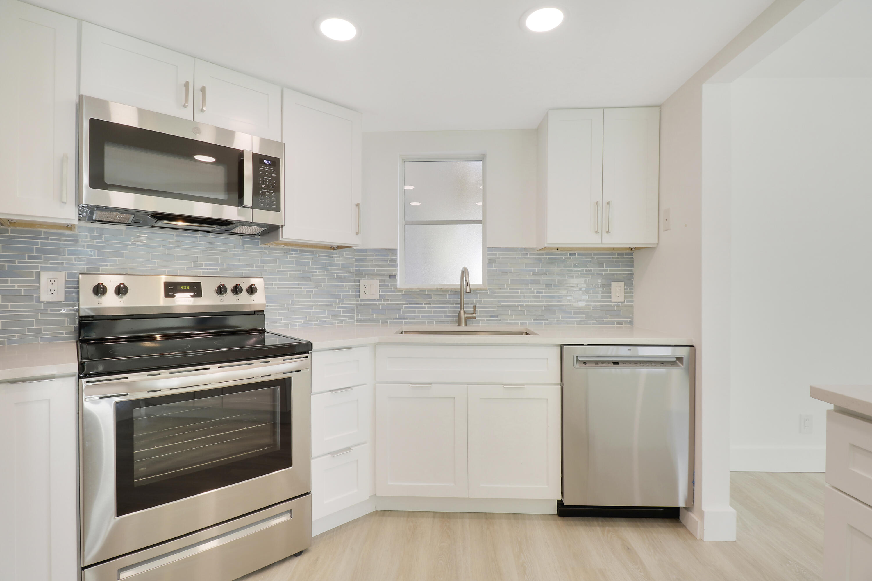 153 Seabreeze Circle Jupiter, FL 33477 - Photo 9 of 38 House1-13