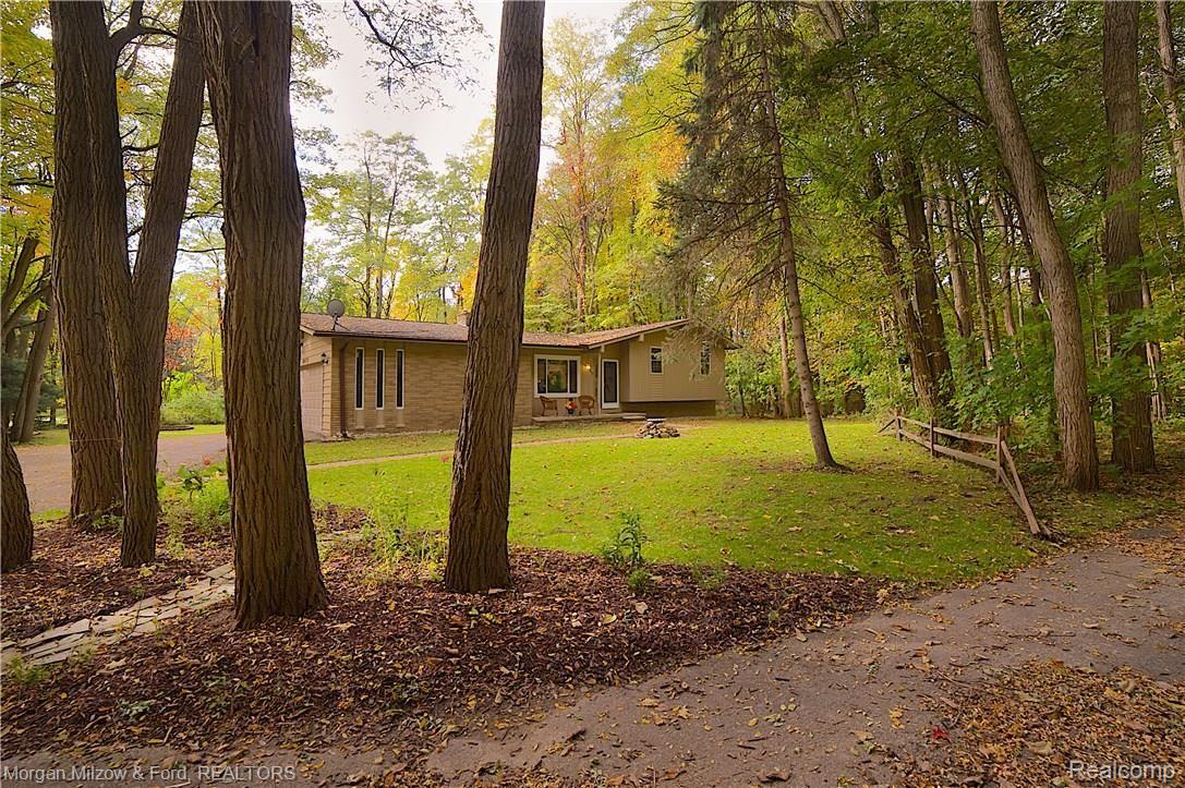 8475 Foster Road Clarkston, MI 48346 - Photo 32 of 35 Privacy abounds!