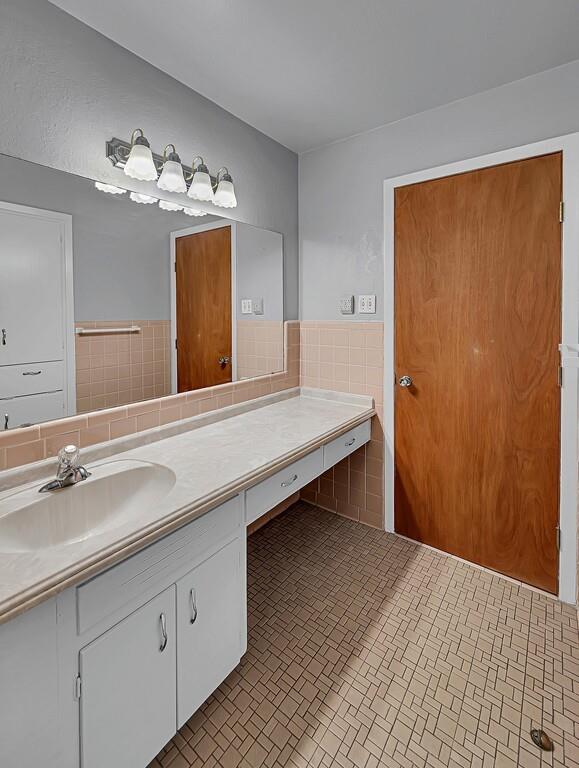 1112 North 63rd Street Waco, TX 76710 - Photo 22 of 36 Hall Bath