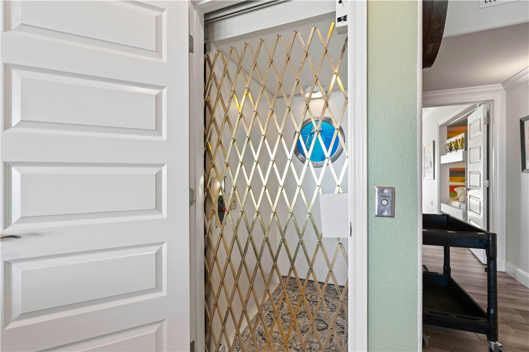 13 Sea Shell Shores Rockport, TX 78382 - Photo 27 of 40 a door with a white curtain