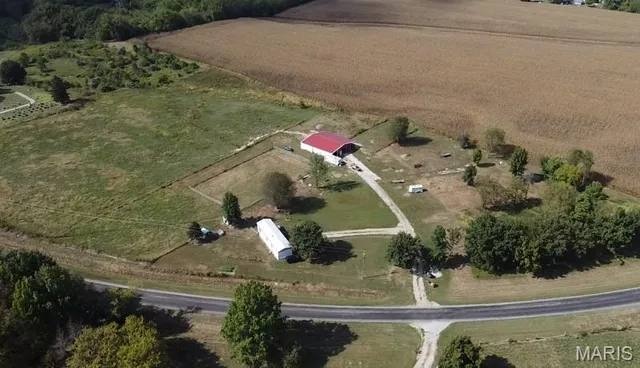 $205,000 | 191 East 650 Avenue, Mulberry Grove, IL 62262