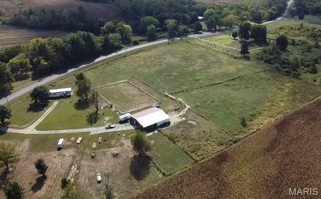 $205,000 | 191 East 650 Avenue, Mulberry Grove, IL 62262