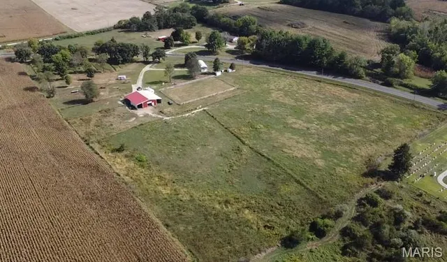 $205,000 | 191 East 650 Avenue, Mulberry Grove, IL 62262