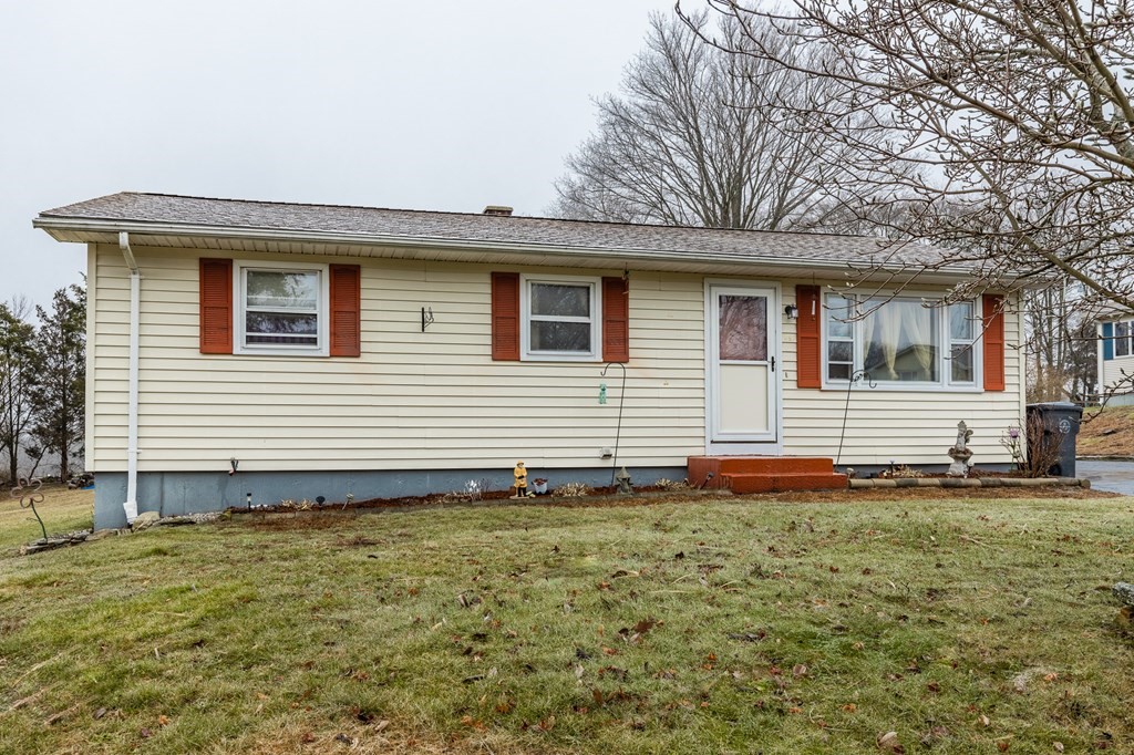 28 Major Drive Plainfield, CT 06374 - Photo 2 of 32