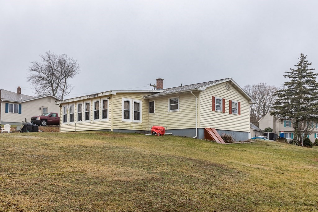 28 Major Drive Plainfield, CT 06374 - Photo 6 of 32