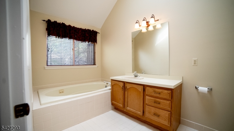 343 Falcon Ridge Way South Hamburg, NJ 07419 - Photo 15 of 27