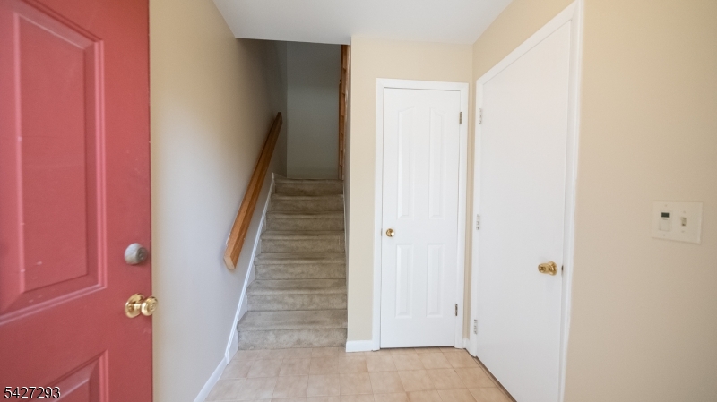343 Falcon Ridge Way South Hamburg, NJ 07419 - Photo 2 of 27