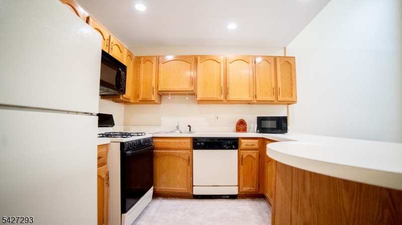 343 Falcon Ridge Way South Hamburg, NJ 07419 - Photo 4 of 27