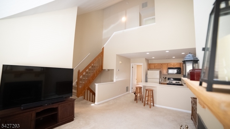 343 Falcon Ridge Way South Hamburg, NJ 07419 - Photo 7 of 27