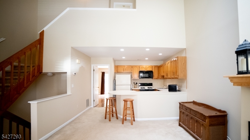 343 Falcon Ridge Way South Hamburg, NJ 07419 - Photo 8 of 27