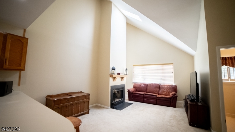 343 Falcon Ridge Way South Hamburg, NJ 07419 - Photo 10 of 27